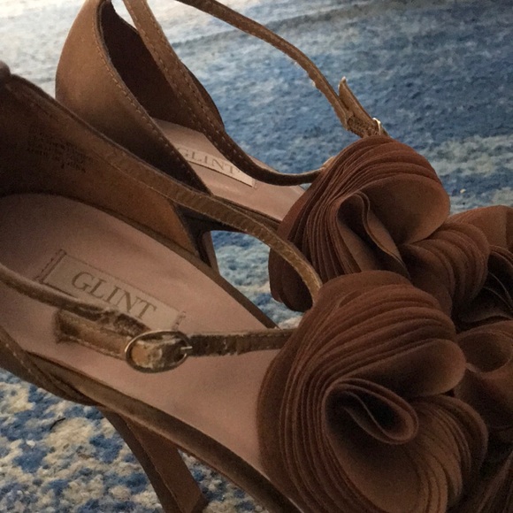 Heels with silk flowers - Picture 4 of 4